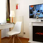 Smarty Dom - Boardinghouse - Kontaktloser Self Check-in فندق كولونيا