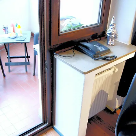 Smarty Dom - Boardinghouse - Kontaktloser Self Check-in 3* Cologne