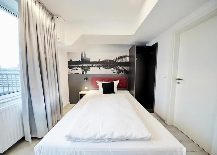 Smarty Dom - Boardinghouse - Kontaktloser Self Check-in 3* Кёльн