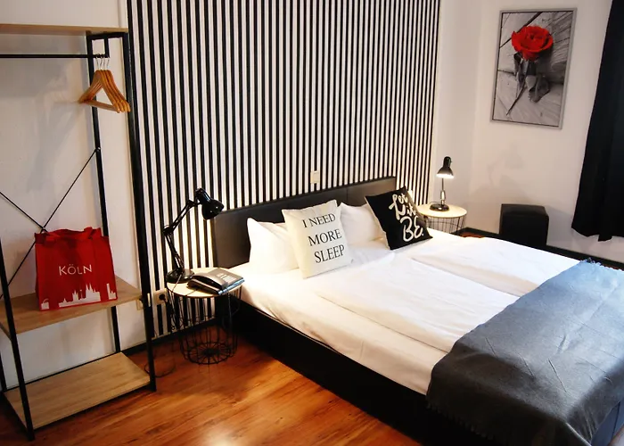 Smarty Dom - Boardinghouse - Kontaktloser Self Check-in Кёльн