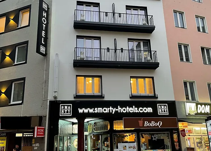 Smarty Dom - Boardinghouse - Kontaktloser Self Check-in 3* Кёльн