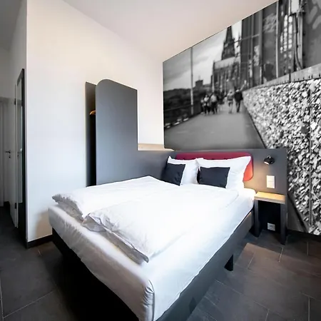 Hotel Smarty Dom - Boardinghouse - Kontaktloser Self Check-in Colonia